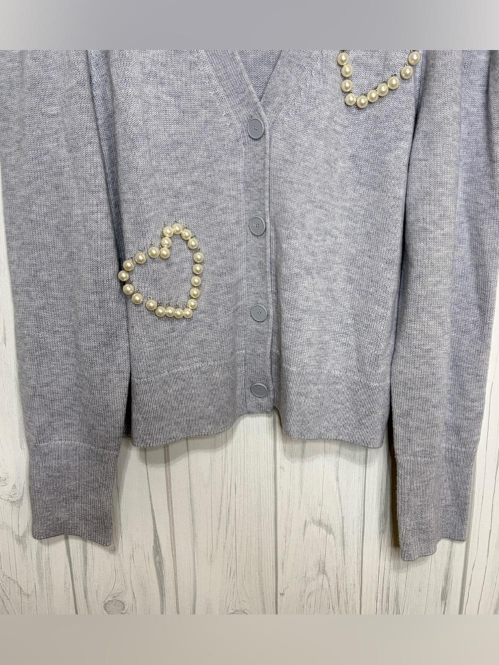 KATE SPADE NEW YORK Pearl Heart Embellished Light Gray Cardigan, XL - Picture 4 of 10